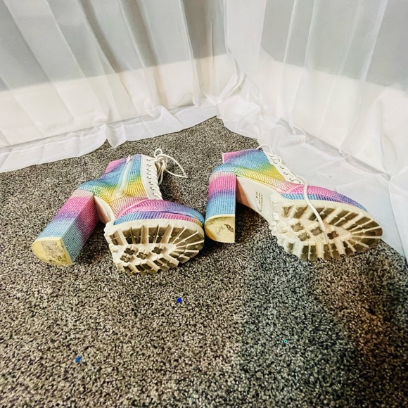 COPY - Size 9 Rainbow Heel Boots 🌈 - Picture 8 of 11